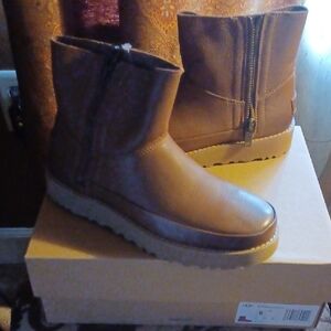 UGGS Reconstructed Women's Ankle Boots - NIB